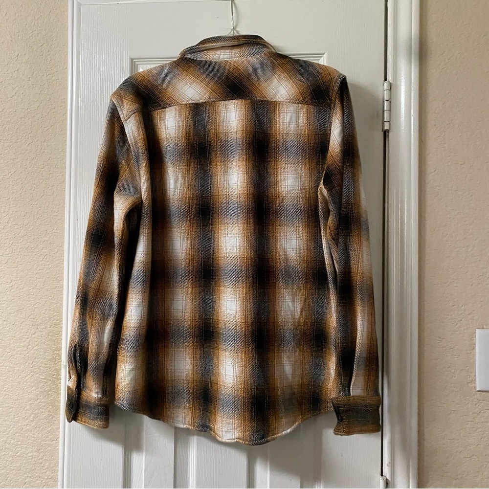 American Eagle Men’s Size Medium Plaid Button-Up Shirt in Gold and Black Fleece - Picture 7 of 11